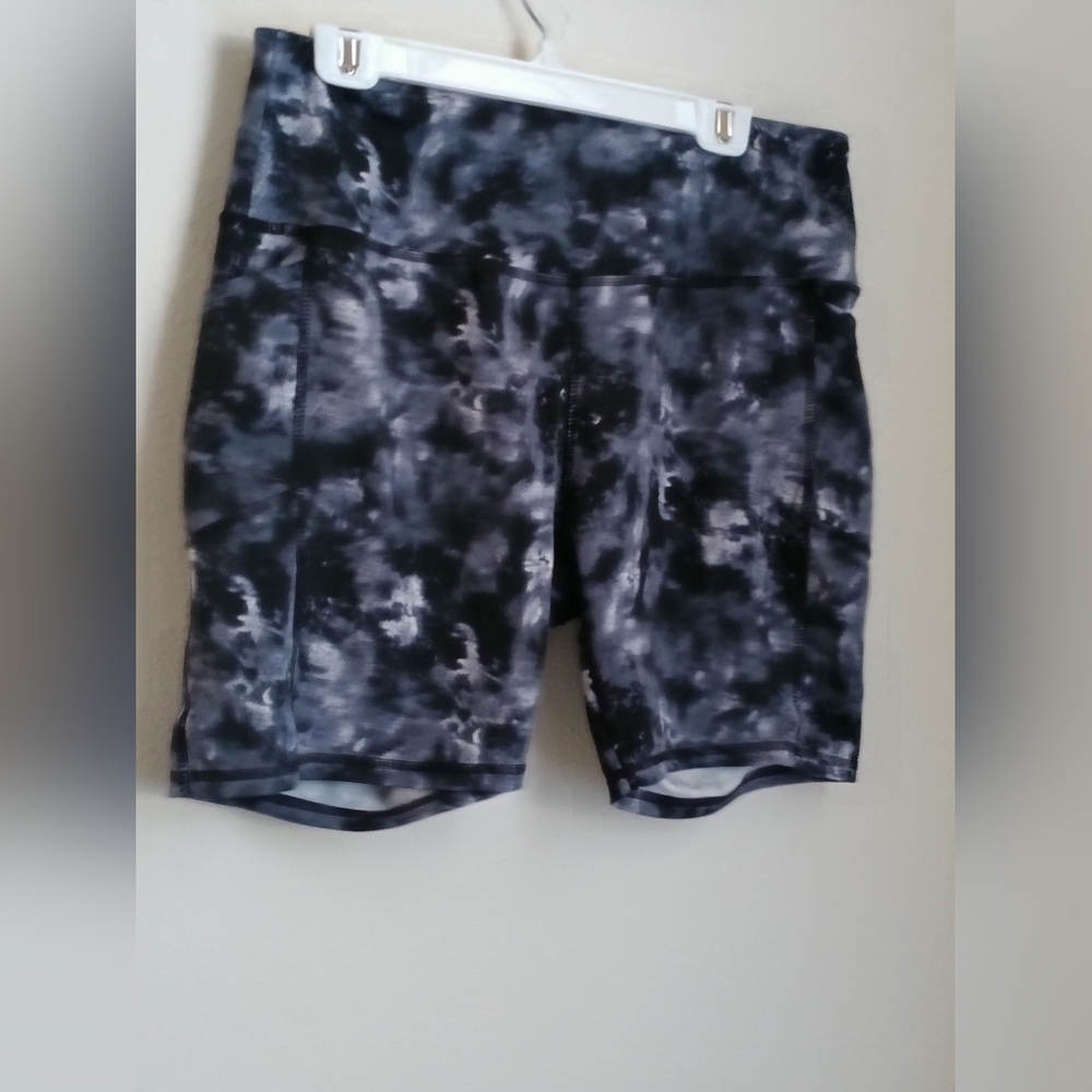 O to S Bike Shorts Women 2XL Black, Gray and White Tie-Dye  Casual Performance